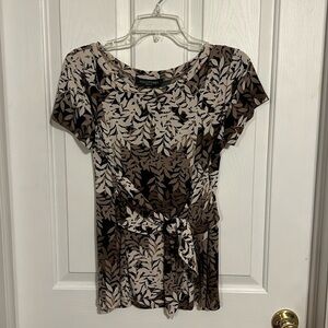 Perceptions petite top, 10p,  short sleeved, polyester/spandex, flowy, feminine